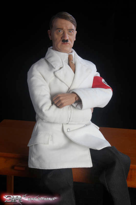 Гитлер в юбке картинки