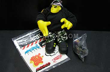 Toy 2 R - Mezco Fat Cap in Yellow vinyl doll HK version